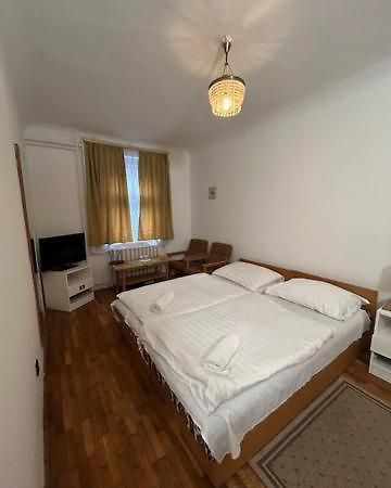 Corvin Panzio Bed and Breakfast Győr Buitenkant foto